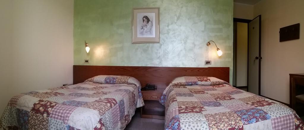 Hotel 5 Vie Almenno San Salvatore Cameră foto