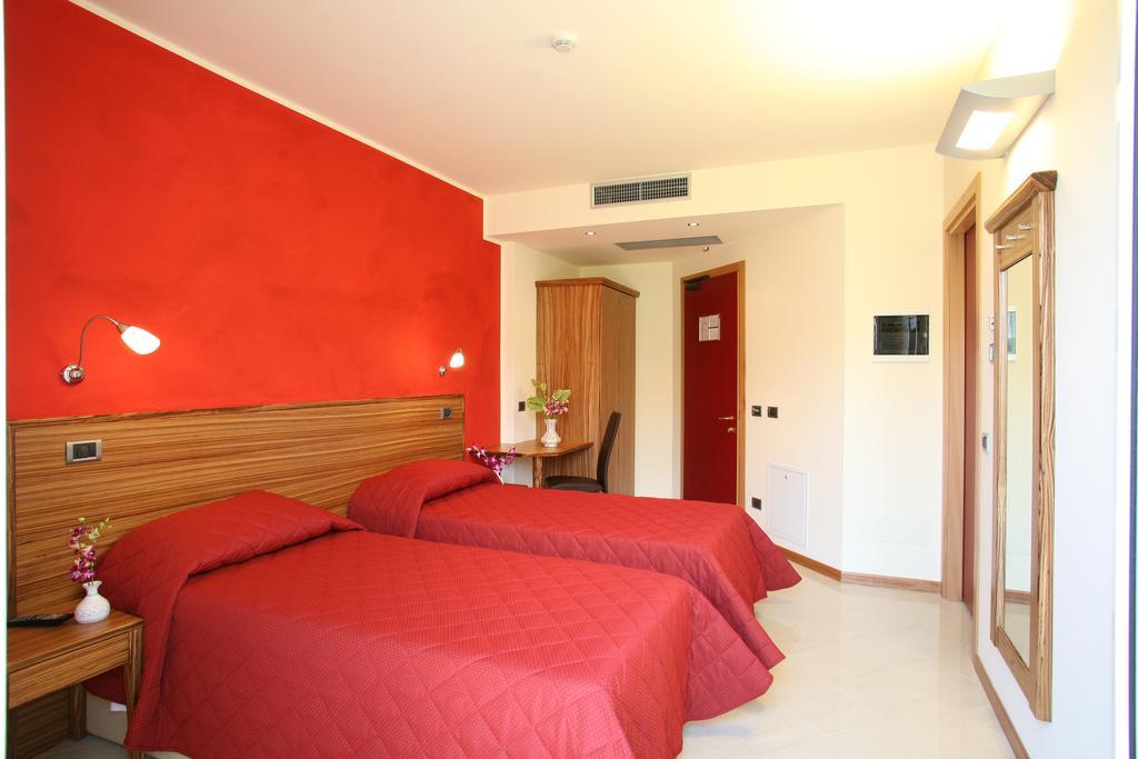 Hotel 5 Vie Almenno San Salvatore Cameră foto