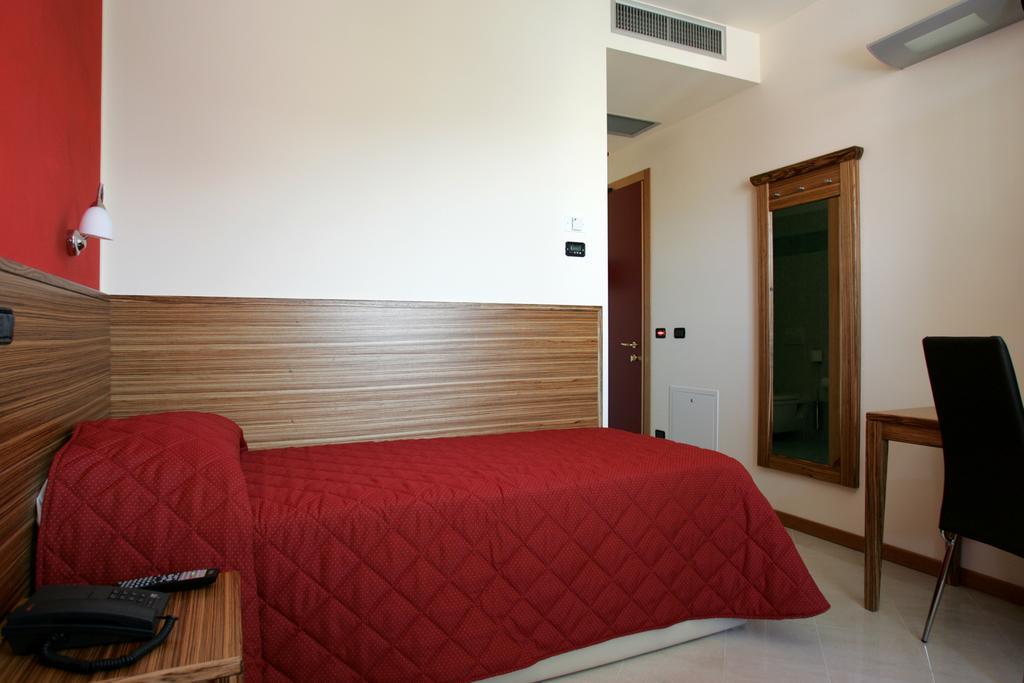 Hotel 5 Vie Almenno San Salvatore Cameră foto